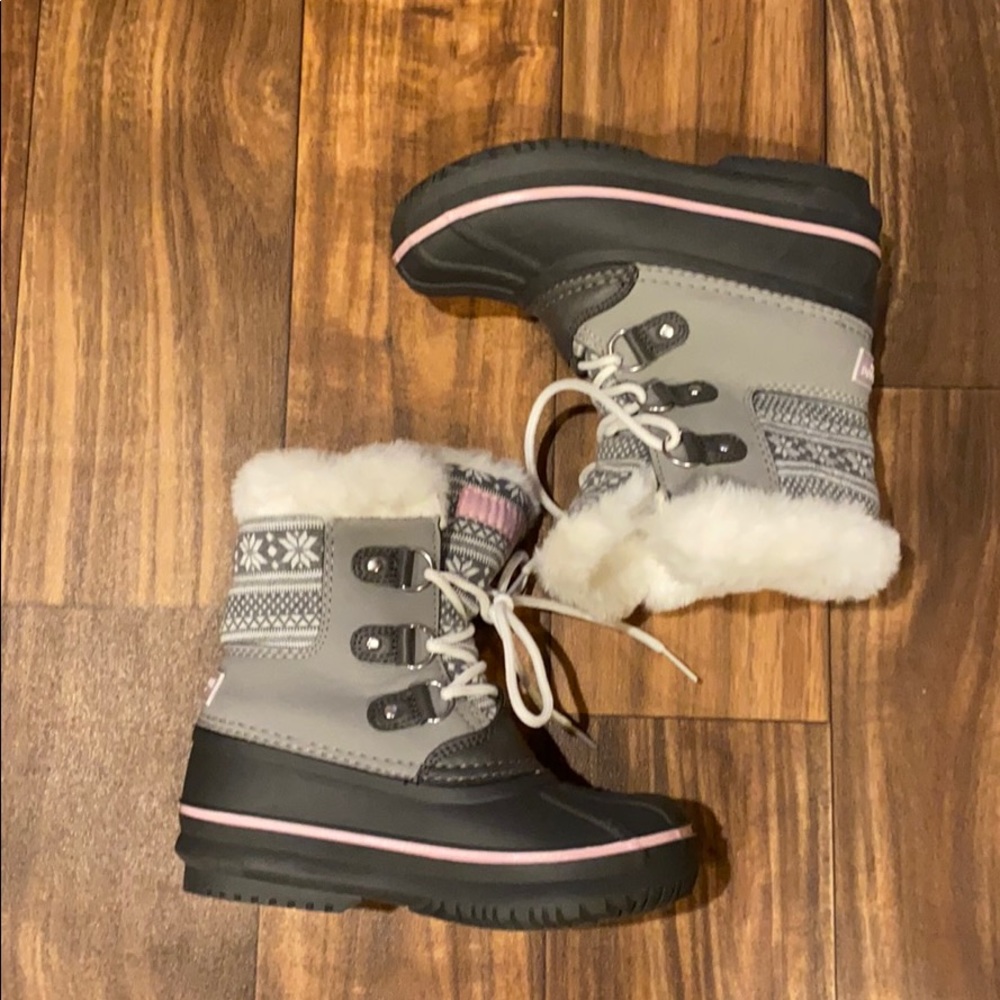 Never worn London Fog Girls Snow boots